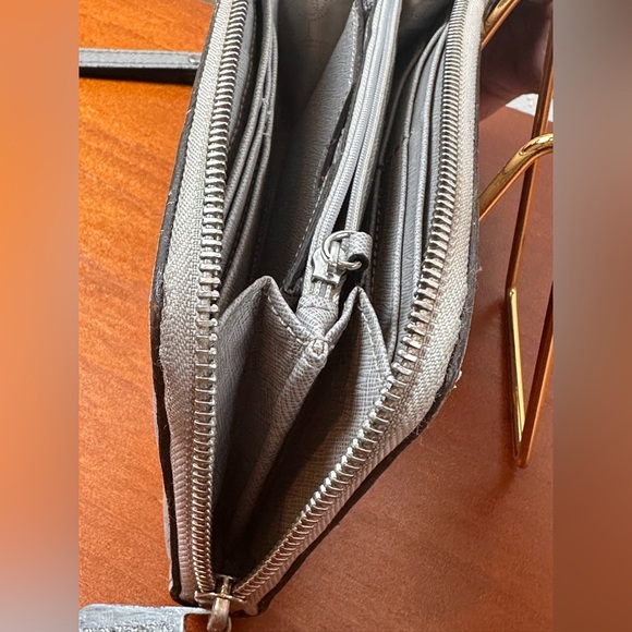 Michael Kors Wallet Jet Set Travel Continental Zip Around/ Pearl Gray - Picture 12 of 13